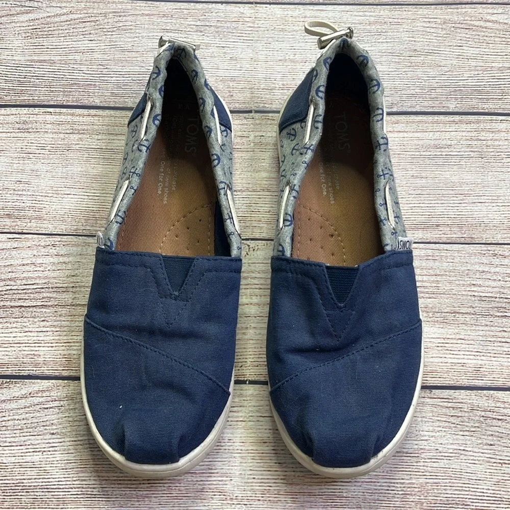 Tom’s Navy/Gray Anchor Print Slip On Flats Size 4 (Womens size 6/6.5) - Picture 2 of 9